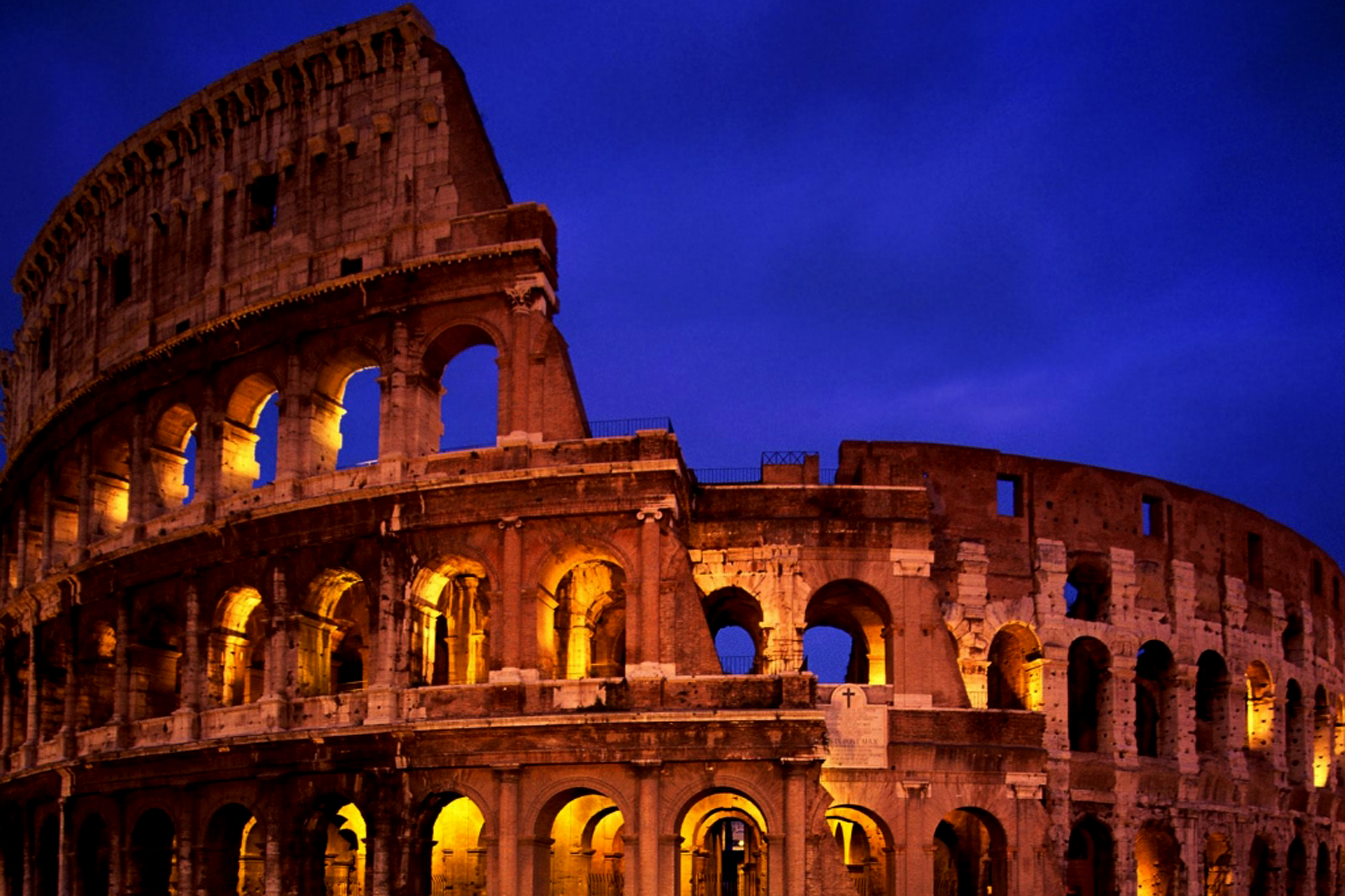 Древний рим это страна. Италия Колизей. Архитектура Италии Колизей. Италия столица Рим Колизей. Чудо света Римский Колизей в Италии.