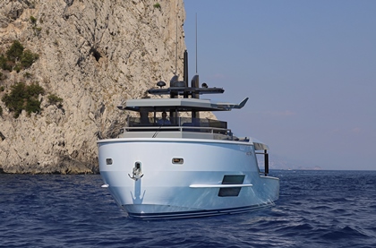 Итальянцы показали экологическую мини-яхту будущего