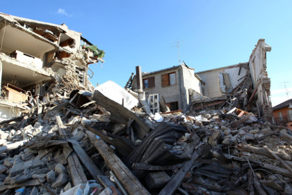 Число жертв землетрясения в Италии выросло до 159