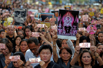 В Таиланде из-за траура отменили 13 развлекательных мероприятий