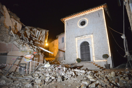 Власти Италии сообщили об одном умершем и одном пострадавшем при землетрясении