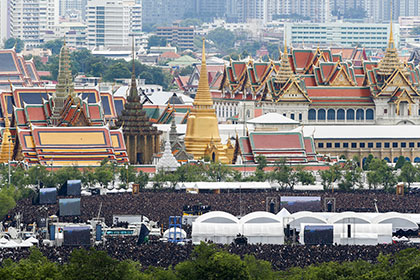 Королевский дворец в Бангкоке вновь открыли для туристов после смерти монарха