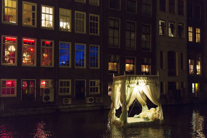 В Амстердаме решили исключить проституток из списка достопримечательностей