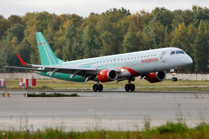 Самолет с украинскими пассажирами экстренно приземлился из-за угрозы взрыва