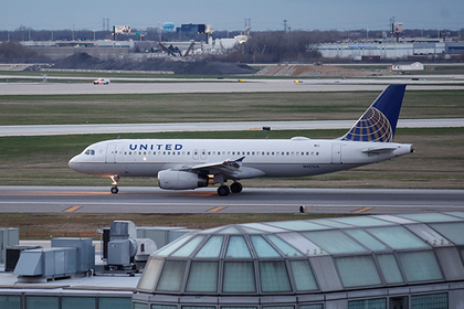 United Airlines лишила маленького ребенка оплаченного места в самолете