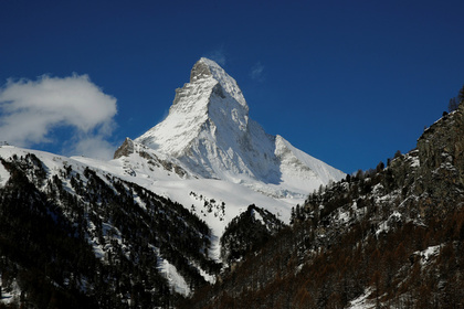 Туристов накрыло мощной лавиной в Альпах