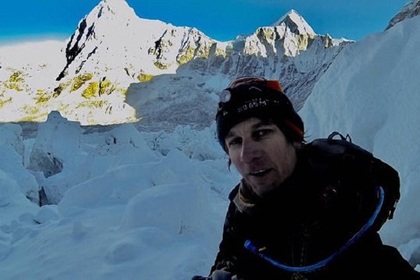 Альпинист-безбилетник спрятался в пещере на Эвересте