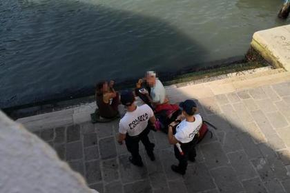 Туристы приготовили кофе на мосту в Венеции и были изгнаны из города