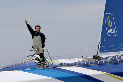 Француз совершил кругосветное путешествие на яхте и установил новый рекорд