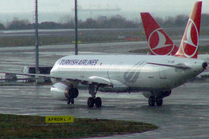 В стамбульском аэропорту столкнулись два самолета