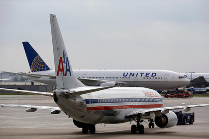 United Airlines пообещала пассажирам по 10 тысяч долларов за отказ от полета